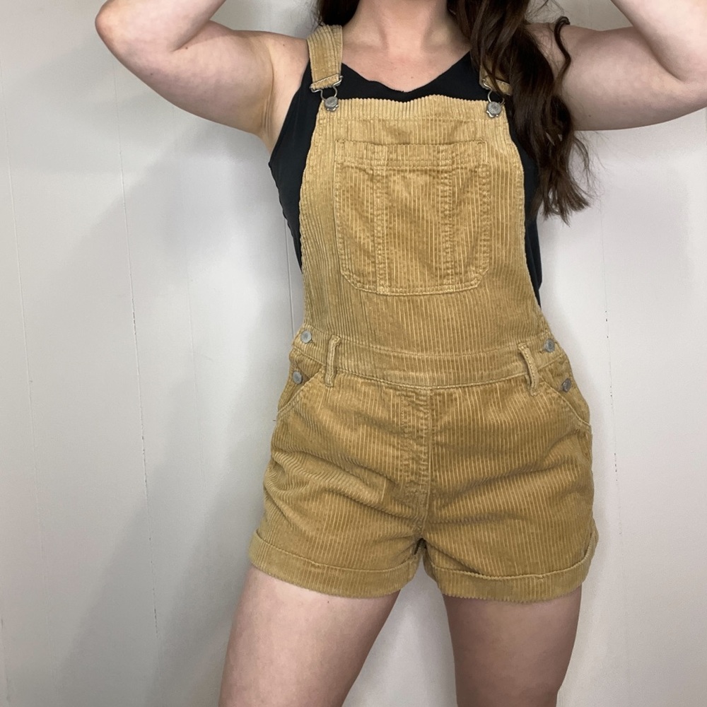 PacSun Butterscotch Corduroy Overall Shorts Size 30”